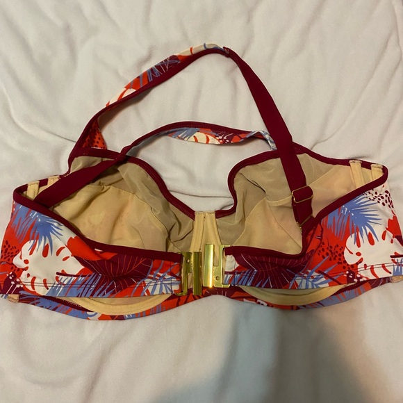 Bathing suit top with underwire - Picture 2 of 3